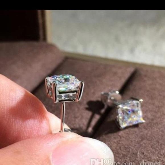New 2.5 Carat Square Princess Diamond Stud Earrings, Nice Earrings, wow Earrings - Picture 3 of 4